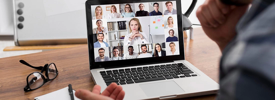 Virtual conferences are one of the essential parts of business life that digitalization gains importance. What are the pros and cons of hosting a virtual conference?